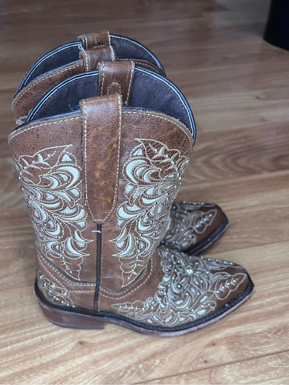 Adorable Wildflowers Bluebonnet western cowboy boots for girls, size 12! 🤠🤎